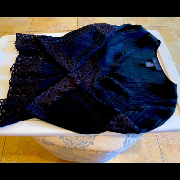 INK international concepts. Black blouse - Picture 7 of 7
